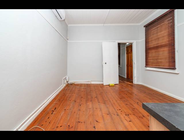 1,097M² BUILDING FOR SALE IN RICHMOND HILL